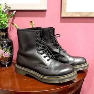 NEAR MINT Dr Marten's 1460
